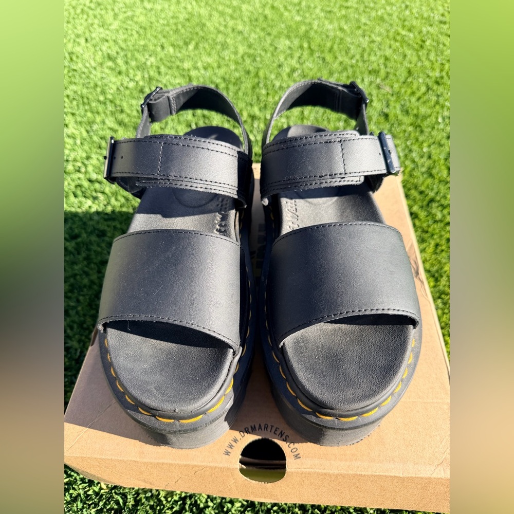 Excellent condition Dr. Martens Air Wair women’s platform sandals